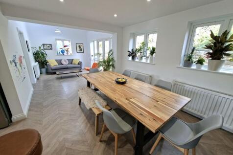 Kitchen / Living Room / Dining Space