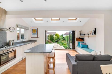 OPEN PLAN KITCHEN/DINING SPACE