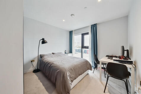 Bedroom 1.jpg
