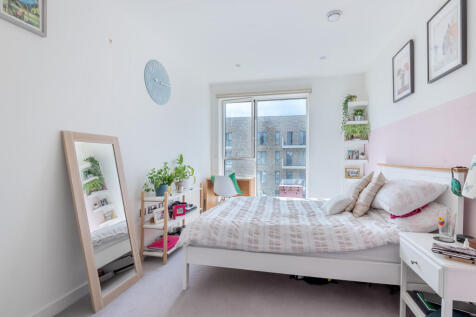 Bedroom 1.jpg