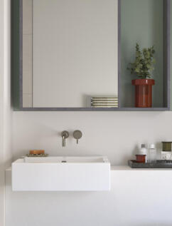 Peninsula Gardens - Parkview Family Bathroom Vignette.jpg