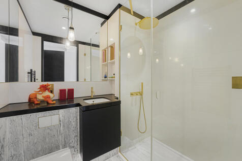 Bedroom 2 Ensuite.jpg