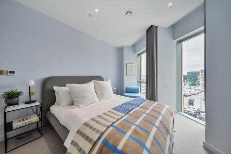 Principal Bedroom (2).jpg