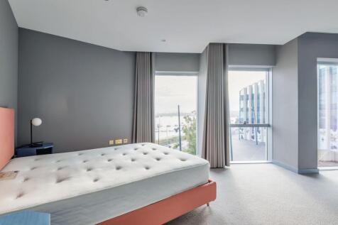 Principal Bedroom (2).jpg