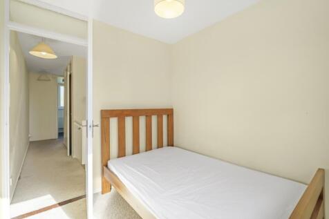 18_Sancroft_Court-5