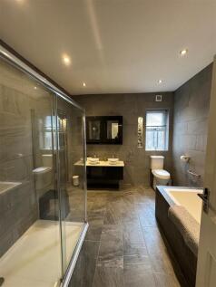 bathroom 2.jpg