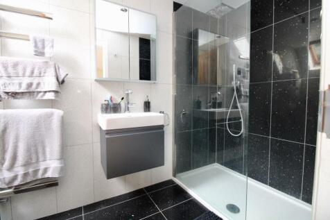 EN SUITE SHOWER ROOM