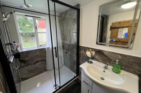 Studio Shower Room