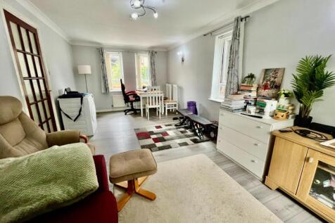 Sitting/Dining Room