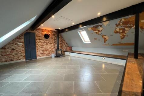 Sitting Room/Bedroom