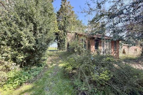 Walled Garden - Available By Separate Negotiation. 