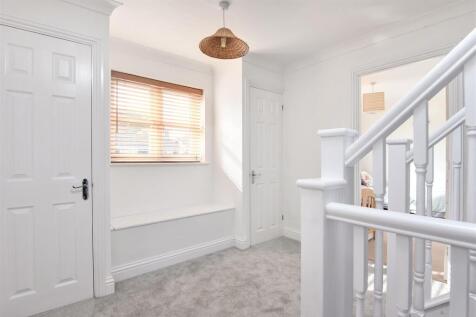FIRST FLOOR LANDING