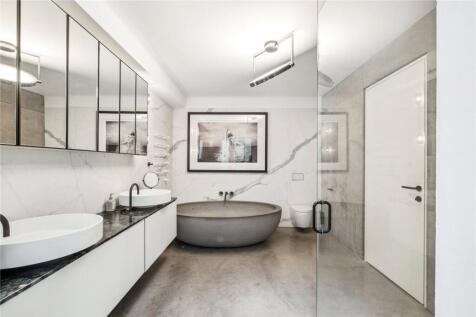 Principal Bathroom