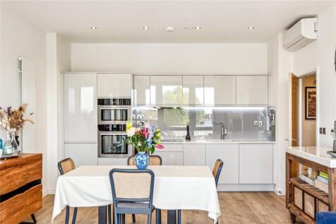 Kitchen / Dining