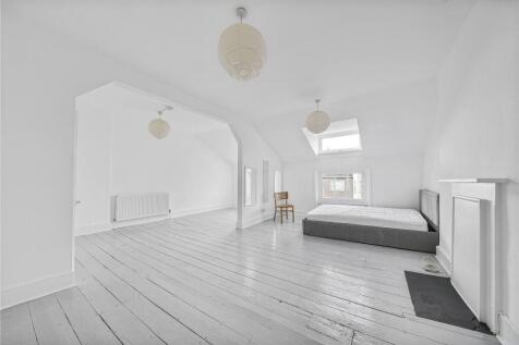 Reception/Bedroom 4