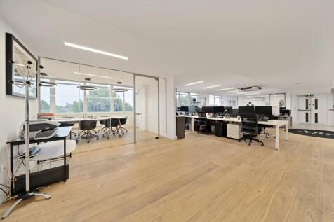 Kirkdale House First Floor E11 PH7.jpg