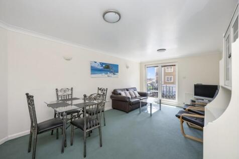 Hamilton Court-01...
