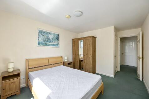 Hamilton Court-00...