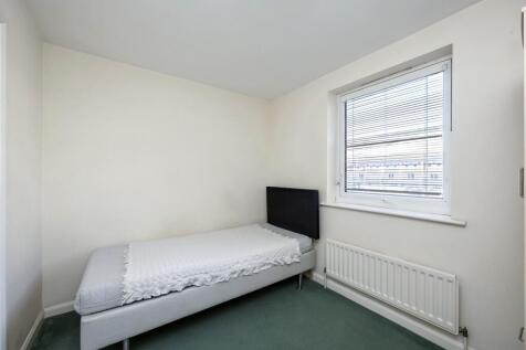 Hamilton Court-00...