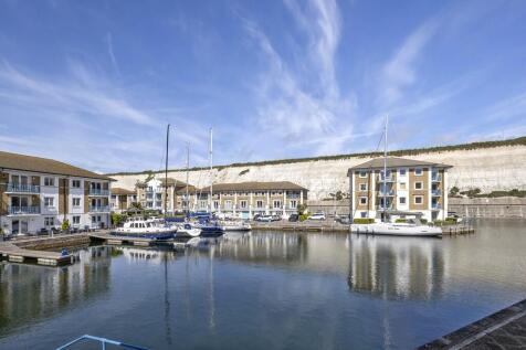 Hamilton Court-00...