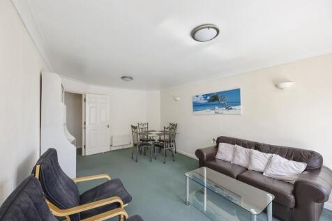 Hamilton Court-01...