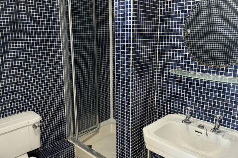 En-suite to bedro...