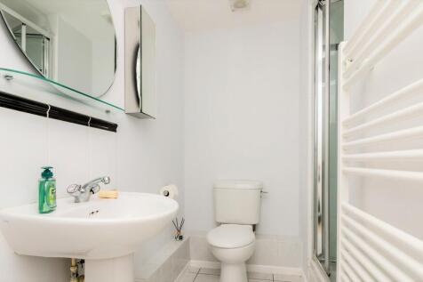 En-suite to bedro...