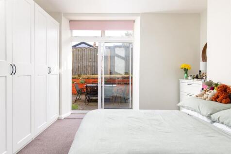 Bedroom1_2.jpg