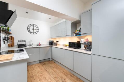 Kitchen_2.jpg