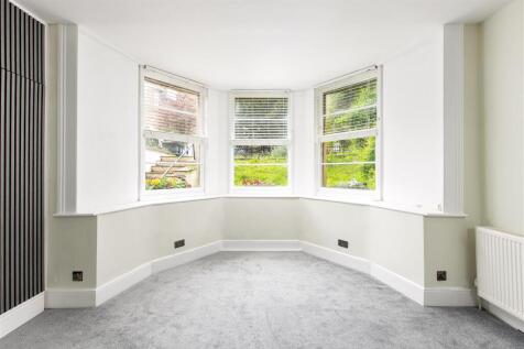 Bedroom1_2.jpg