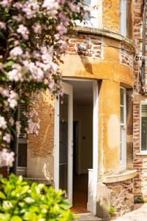 Exterior_4.jpg