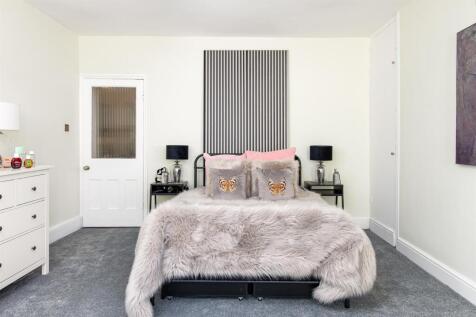 Bedroom1_2.jpg