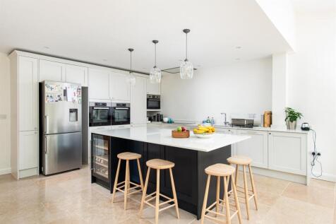 Kitchen_2.jpg