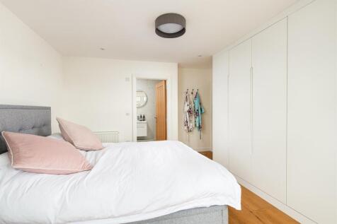 Bedroom1_2.jpg