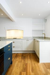 Kitchen_4.jpg
