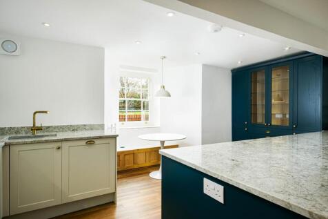 Kitchen_2.jpg