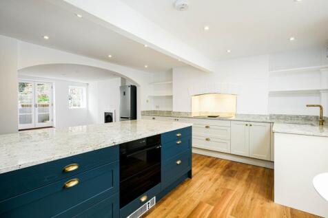 Kitchen_3.jpg