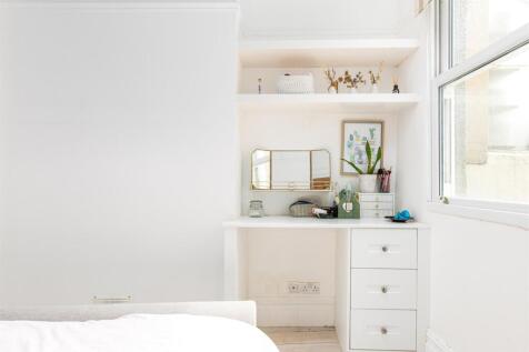 Bedroom1_2.jpg
