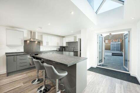 Kitchen_1.jpg