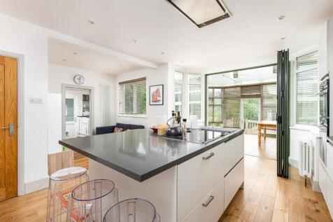 Kitchen_4.jpg