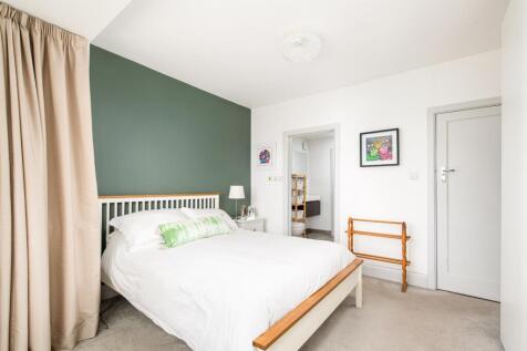 Bedroom1_2.jpg