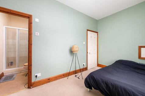 Bedroom1_2.jpg