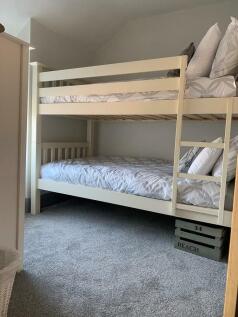 Bed 2.jpg