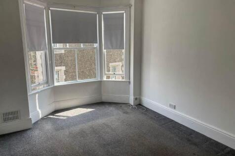 Flat 1 _ Living room.jpg