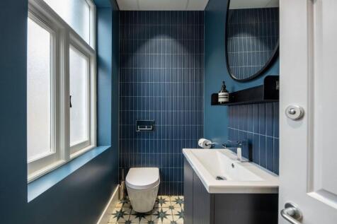 17 to 18 great pultney street 3383 toilet2.jpg