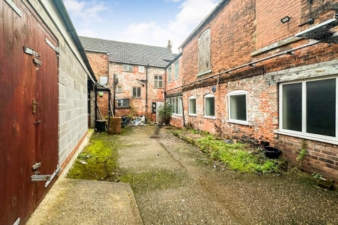 Courtyard T202502261638.jpg