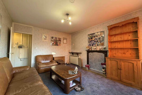 1 BEDROOM FLAT