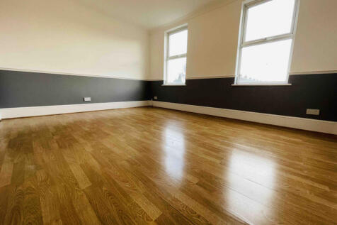1 BEDROOM FLAT