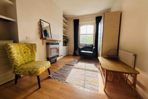1 BEDROOM FLAT