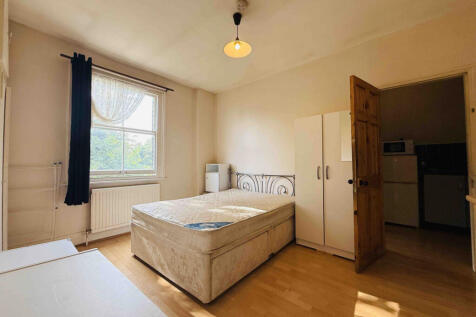 HOUSE SHARE